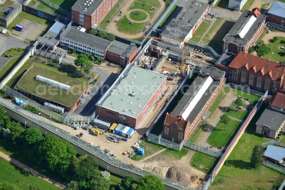 Aerial photograph Lübeck - Prison grounds and high security fence Prison in Luebeck in the state Schleswig-Holstein