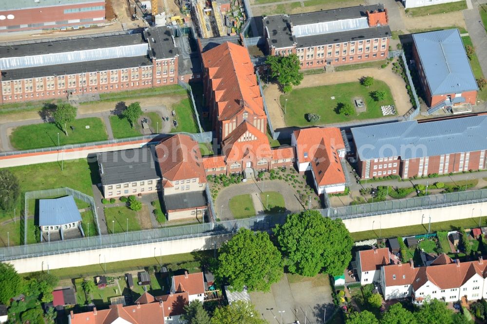 Lübeck from the bird's eye view: Prison grounds and high security fence Prison in Luebeck in the state Schleswig-Holstein