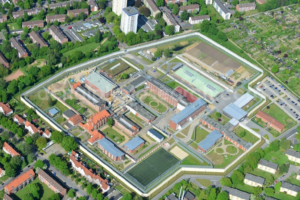 Lübeck from the bird's eye view: Prison grounds and high security fence Prison in Luebeck in the state Schleswig-Holstein