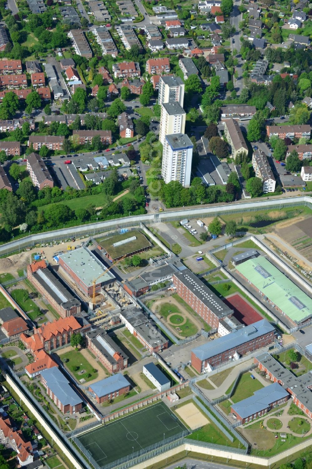 Aerial image Lübeck - Prison grounds and high security fence Prison in Luebeck in the state Schleswig-Holstein