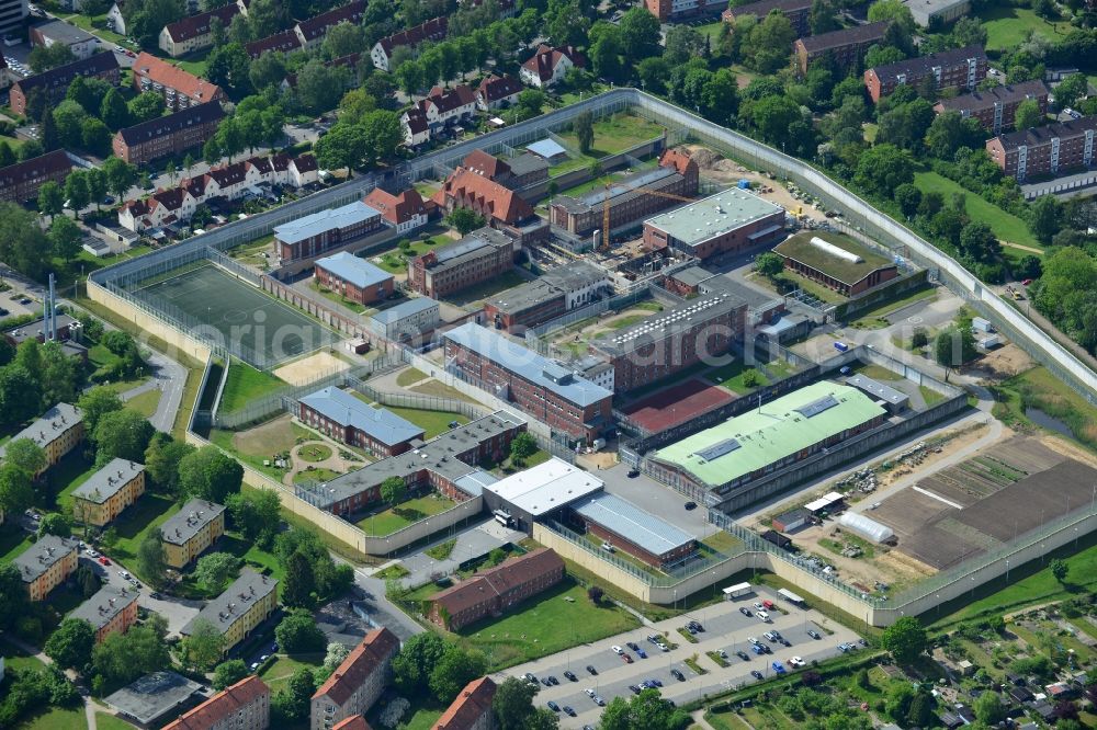 Aerial image Lübeck - Prison grounds and high security fence Prison in Luebeck in the state Schleswig-Holstein