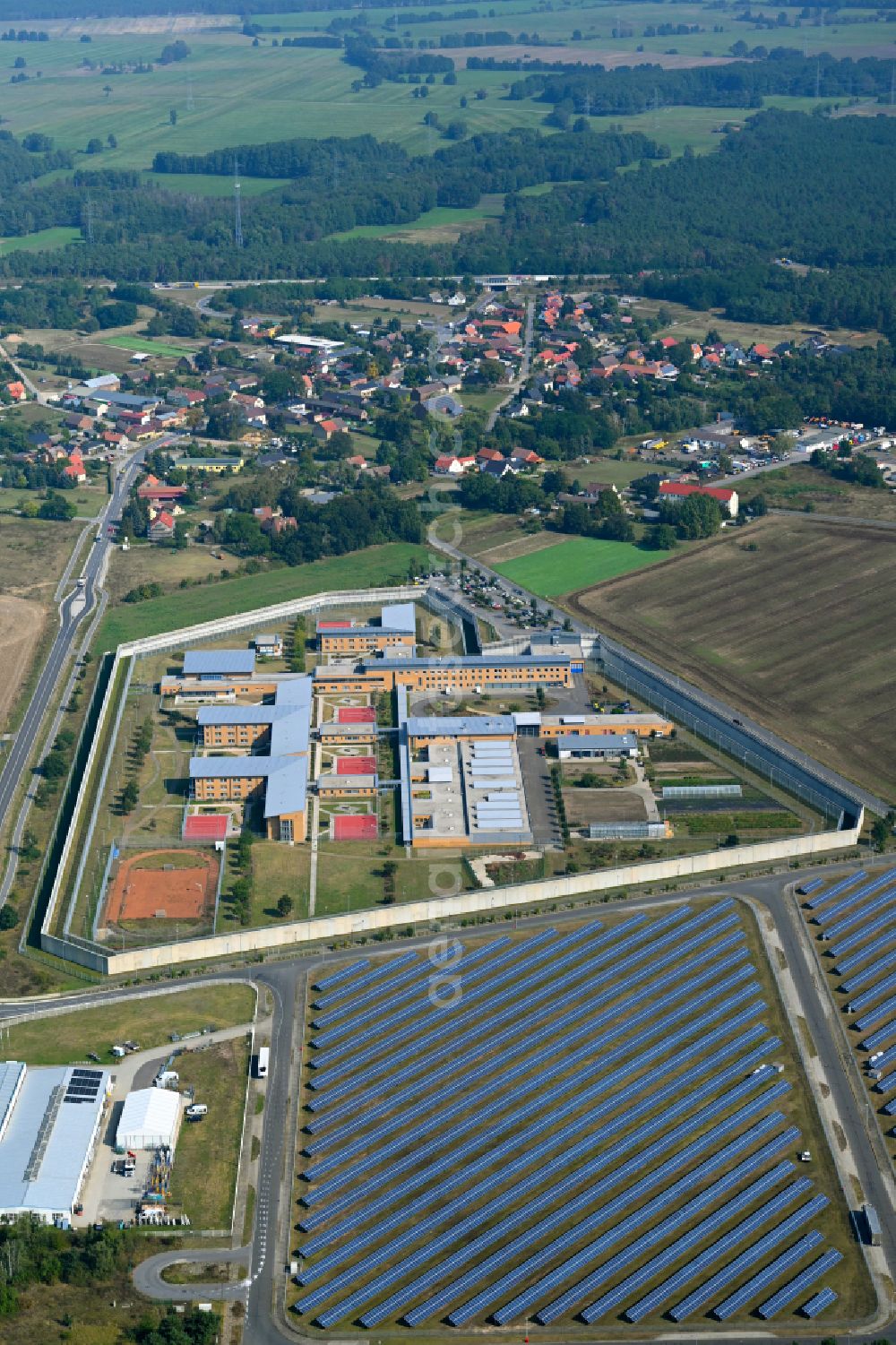 Aerial image Luckau - Prison grounds and high security fence Prison Luckau-Duben on Lehmkietenweg in the district Duben in Luckau in the state Brandenburg