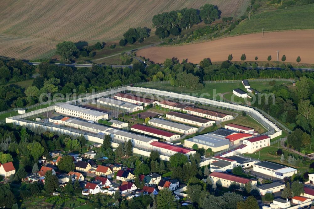 Lutherstadt Eisleben, Volkstedt from the bird's eye view: Prison grounds and high security fence Prison in Lutherstadt Eisleben, Volkstedt in the state Saxony-Anhalt