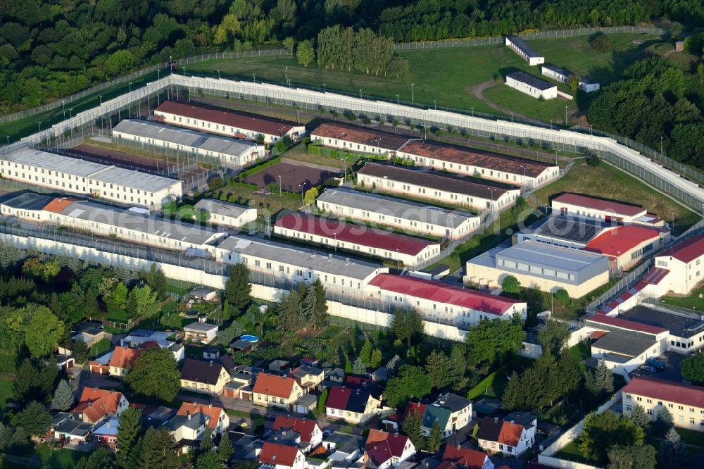 Aerial image Lutherstadt Eisleben, Volkstedt - Prison grounds and high security fence Prison in Lutherstadt Eisleben, Volkstedt in the state Saxony-Anhalt