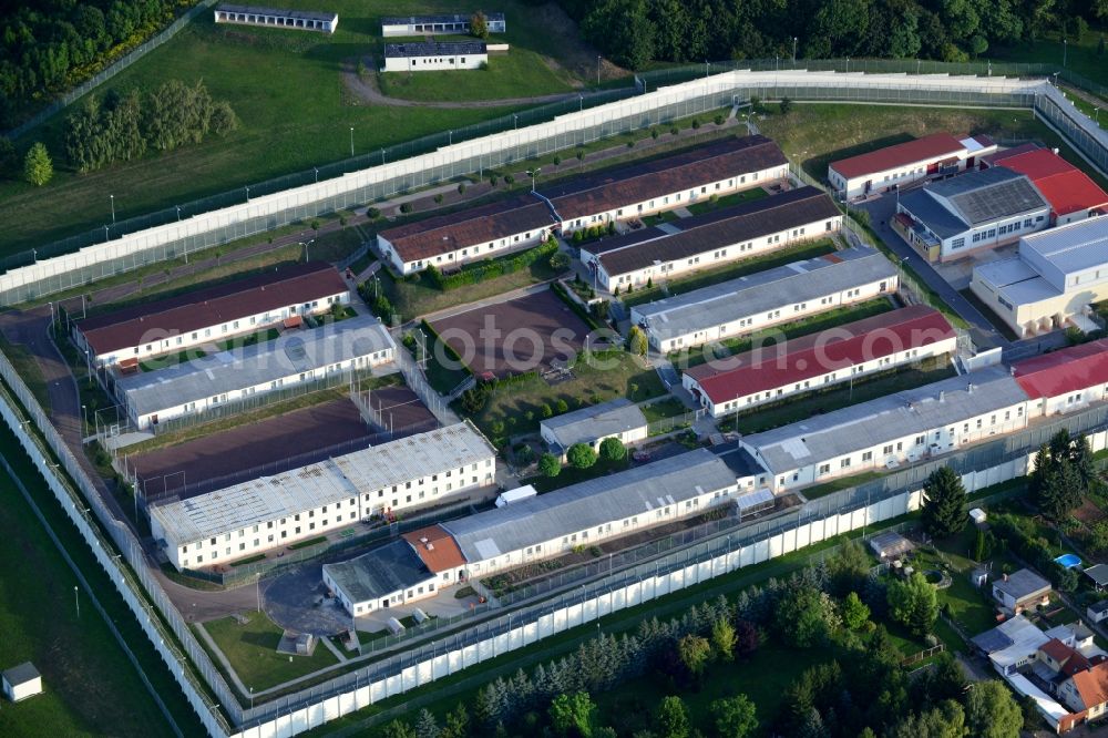 Aerial photograph Lutherstadt Eisleben, Volkstedt - Prison grounds and high security fence Prison in Lutherstadt Eisleben, Volkstedt in the state Saxony-Anhalt