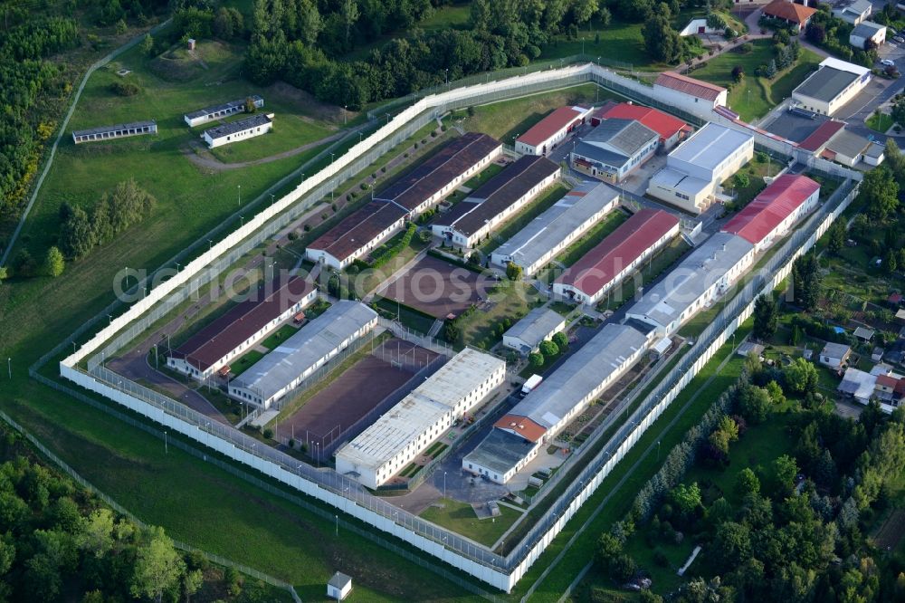 Lutherstadt Eisleben, Volkstedt from the bird's eye view: Prison grounds and high security fence Prison in Lutherstadt Eisleben, Volkstedt in the state Saxony-Anhalt