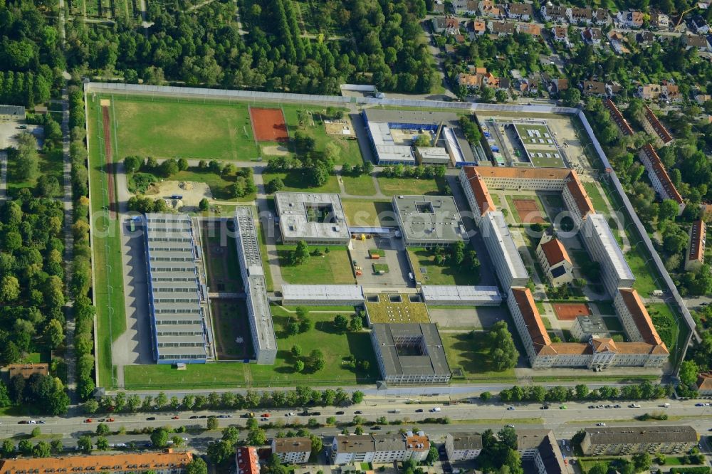 München from the bird's eye view: Prison grounds and high security fence Prison in Munich in the state Bavaria