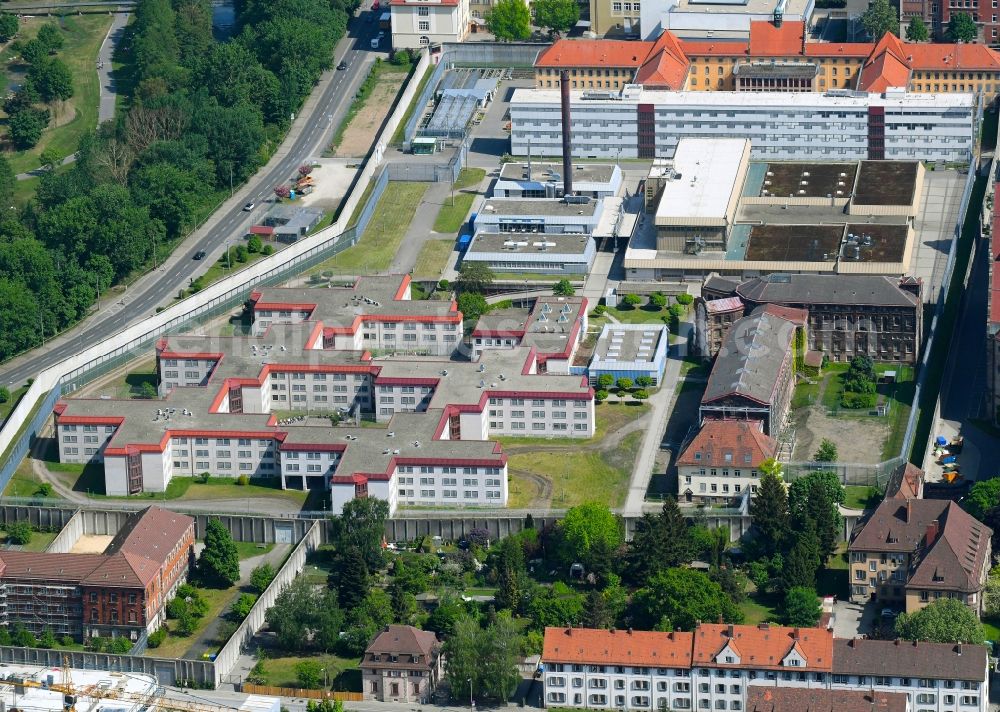 Aerial photograph Nürnberg - Prison grounds and high security fence Prison Nuernberg - Jugendarrest on Mannertstrasse in Nuremberg in the state Bavaria, Germany