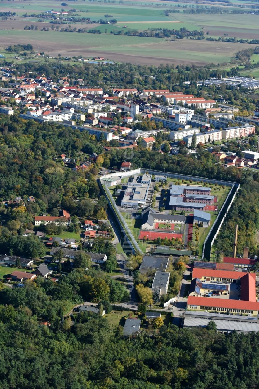 Wriezen from above - Prison grounds and high security fence Prison on Schulzendorfer Strasse in Wriezen in the state Brandenburg, Germany