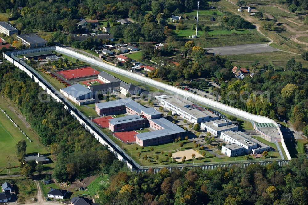 Wriezen from above - Prison grounds and high security fence Prison on Schulzendorfer Strasse in Wriezen in the state Brandenburg, Germany