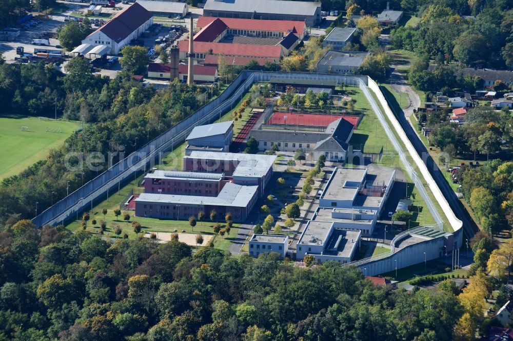 Aerial photograph Wriezen - Prison grounds and high security fence Prison on Schulzendorfer Strasse in Wriezen in the state Brandenburg, Germany