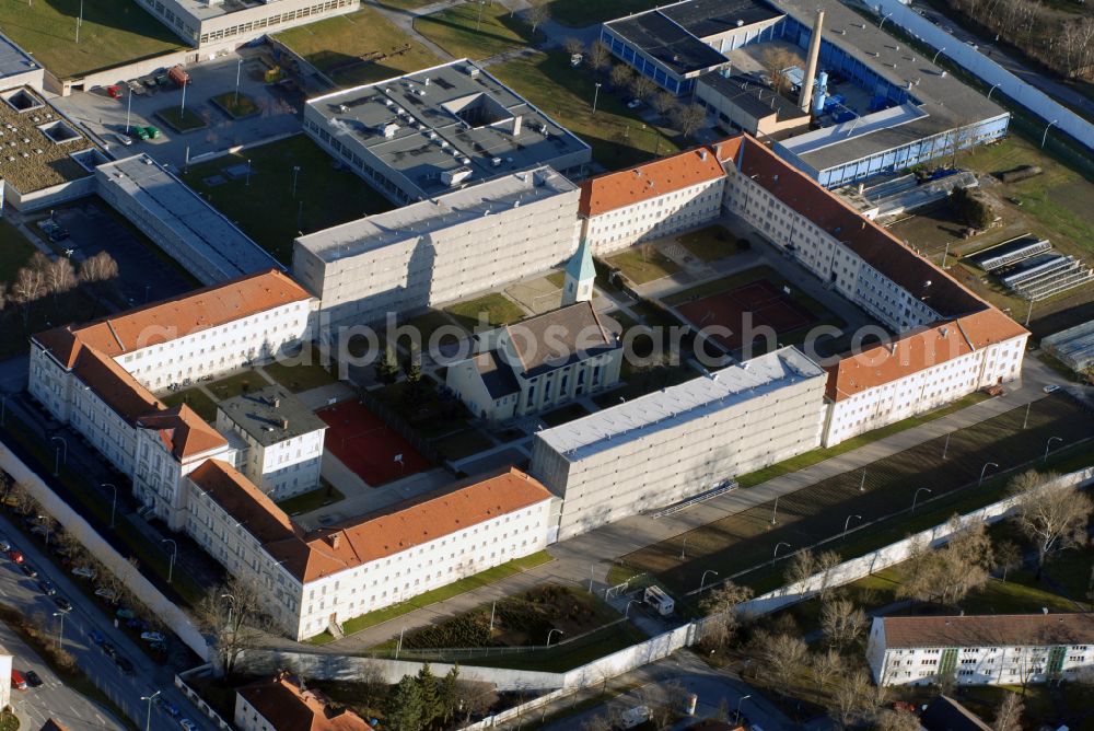 Aerial photograph München - Prison grounds and security fencing of JVA Prison at Stadelheimer Strasse in Munich, Giesing, in the state of Bavaria