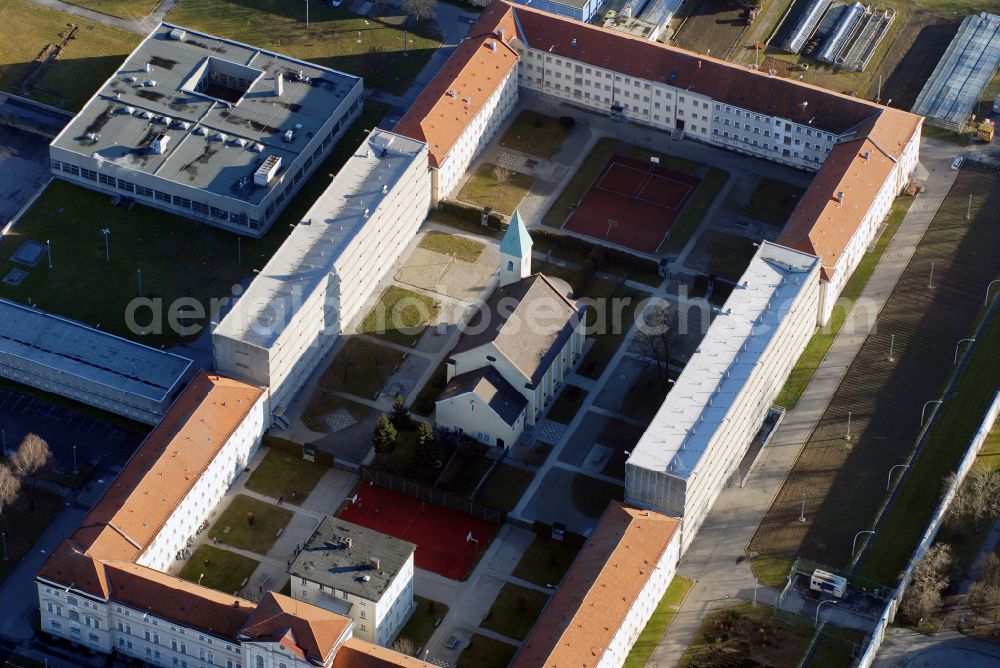 München from the bird's eye view: Prison grounds and security fencing of JVA Prison at Stadelheimer Strasse in Munich, Giesing, in the state of Bavaria