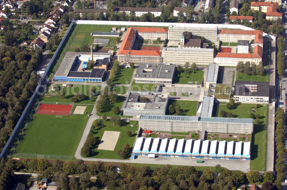 München from above - Prison grounds and security fencing of JVA Prison at Stadelheimer Strasse in Munich, Giesing, in the state of Bavaria