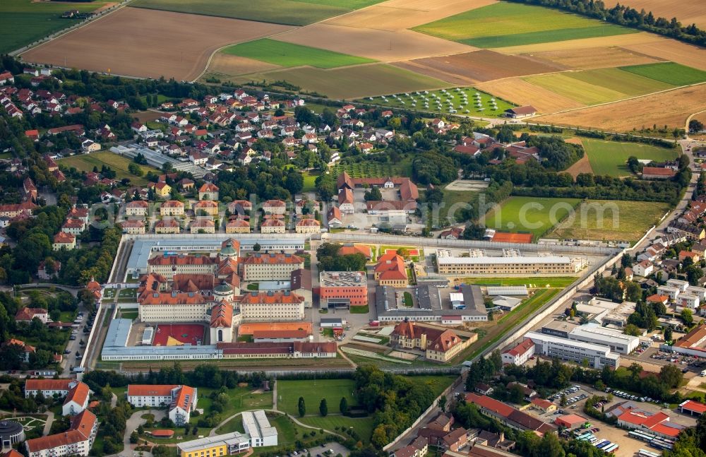 Aerial photograph Straubing - Prison grounds and high security fence Prison in Straubing in the state Bavaria