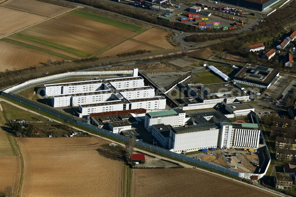 Aerial photograph Stuttgart - Prison grounds and high security fence Prison Stuttgart along the Asperger Strasse in the district Stammheim in Stuttgart in the state Baden-Wurttemberg, Germany