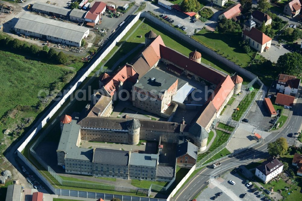 Aerial photograph Untermaßfeld - Prison grounds and high security fence Prison in Untermassfeld in the state Thuringia