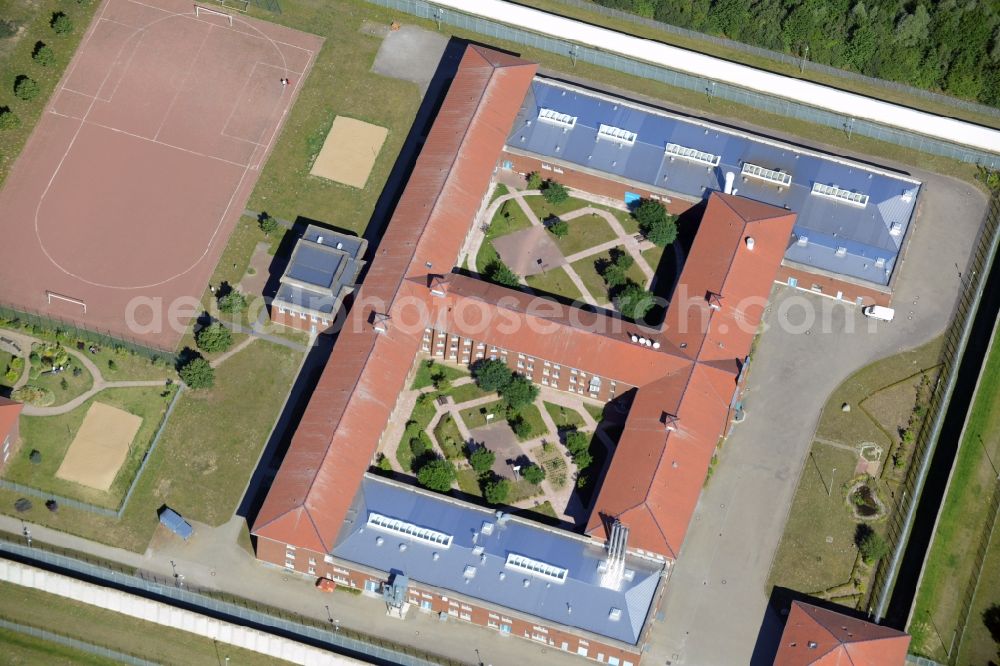 Aerial photograph Dummerstorf - Prison grounds and high security fence Prison Waldeck in Dummerstorf in the state Mecklenburg - Western Pomerania