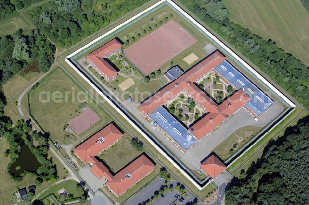 Dummerstorf from above - Prison grounds and high security fence Prison Waldeck in Dummerstorf in the state Mecklenburg - Western Pomerania