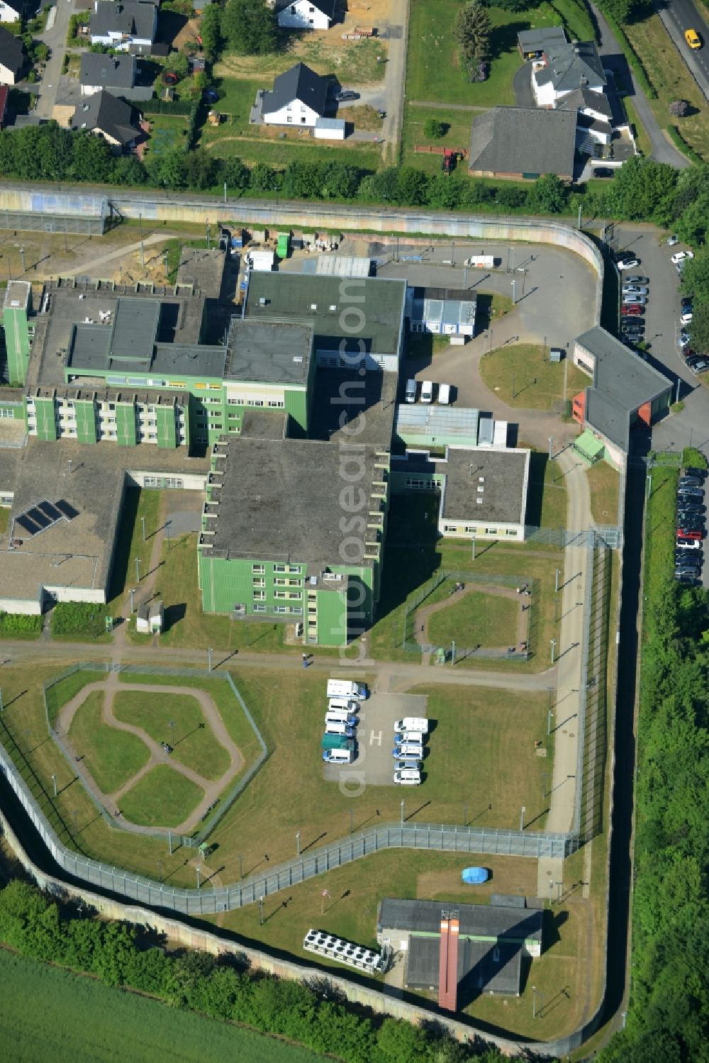 Fröndenberg/Ruhr from above - Prison premises and secure fencing of the JVA - correctional hospital - prison hospital in Froendenberg/Ruhr in the state North Rhine-Westphalia