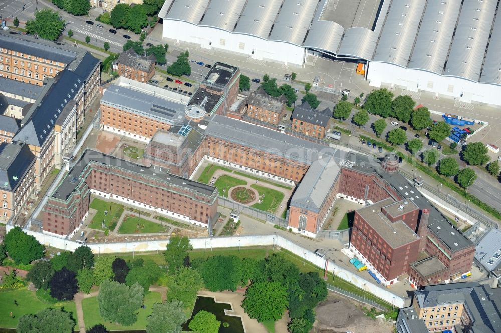 Hamburg from above - The grounds of the prison remand center in Hamburg. The detention center in Hamburg, is an institution of the closed operation with a central hospital