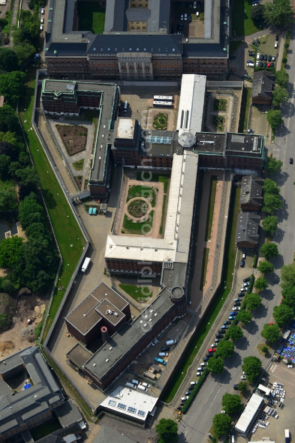 Aerial photograph Hamburg - The grounds of the prison remand center in Hamburg. The detention center in Hamburg, is an institution of the closed operation with a central hospital