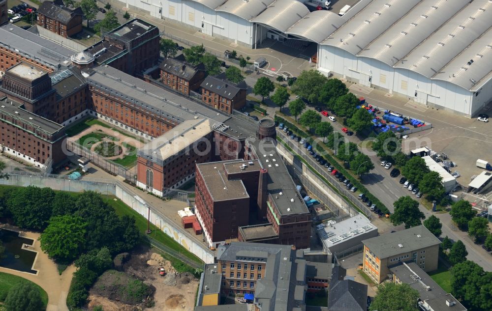 Aerial image Hamburg - The grounds of the prison remand center in Hamburg. The detention center in Hamburg, is an institution of the closed operation with a central hospital