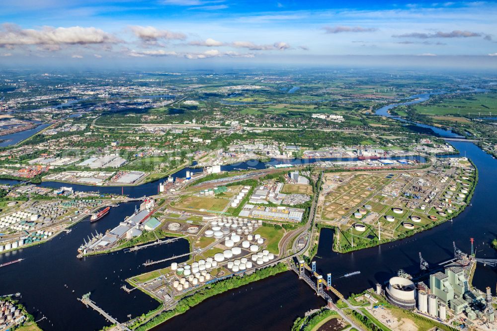 Aerial image Hamburg - Premises for mineral oil storage with tanks and industrial facilities on Hohe Schaarhafen in Hamburg, Germany