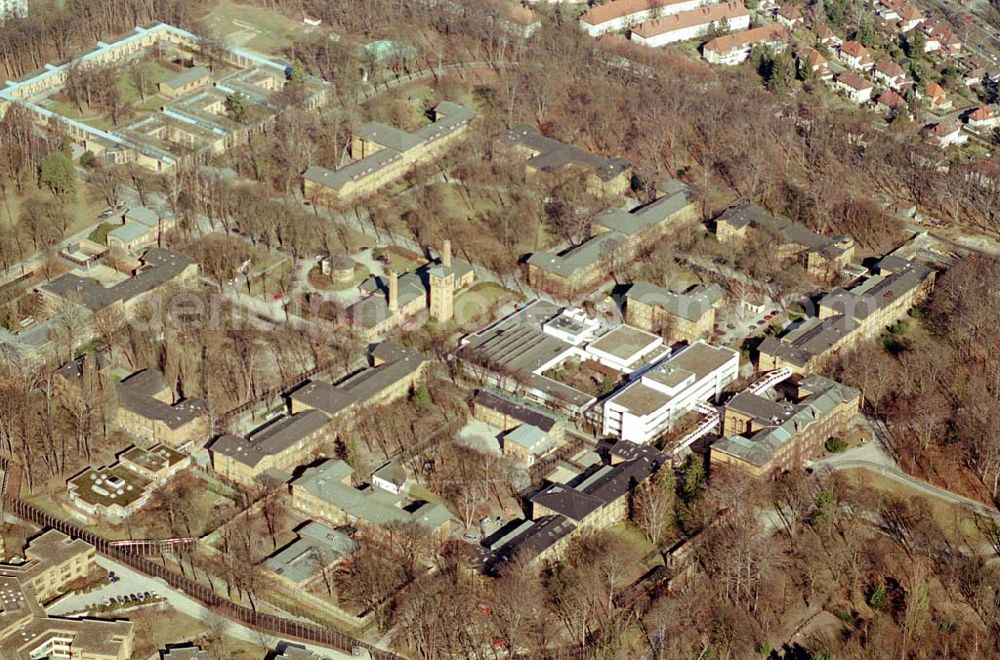 Aerial photograph Berlin - Reinickendorf - Gelände der Karl-Bonhoeffer-Nervenklinik am gleichnamigen S-und U-Bahnhof an der Oranienburger Straße / Eichborndamm in Berlin Reinickendorf, nordöstlich des Flughafens Berlin-Tegel.