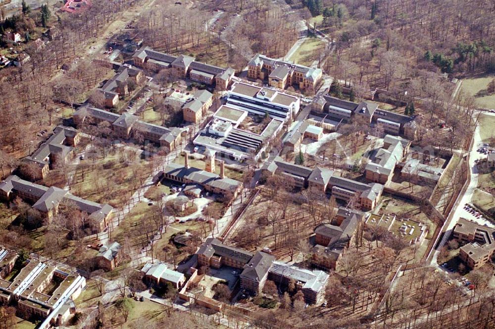 Aerial image Berlin - Reinickendorf - Gelände der Karl-Bonhoeffer-Nervenklinik am gleichnamigen S-und U-Bahnhof an der Oranienburger Straße / Eichborndamm in Berlin Reinickendorf, nordöstlich des Flughafens Berlin-Tegel.