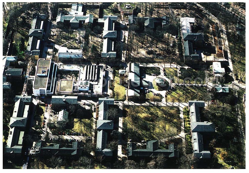 Berlin - Reinickendorf from above - Gelände der Karl-Bonhoeffer-Nervenklinik am gleichnamigen S-und U-Bahnhof an der Oranienburger Straße / Eichborndamm in Berlin Reinickendorf, nordöstlich des Flughafens Berlin-Tegel.05.03.2004