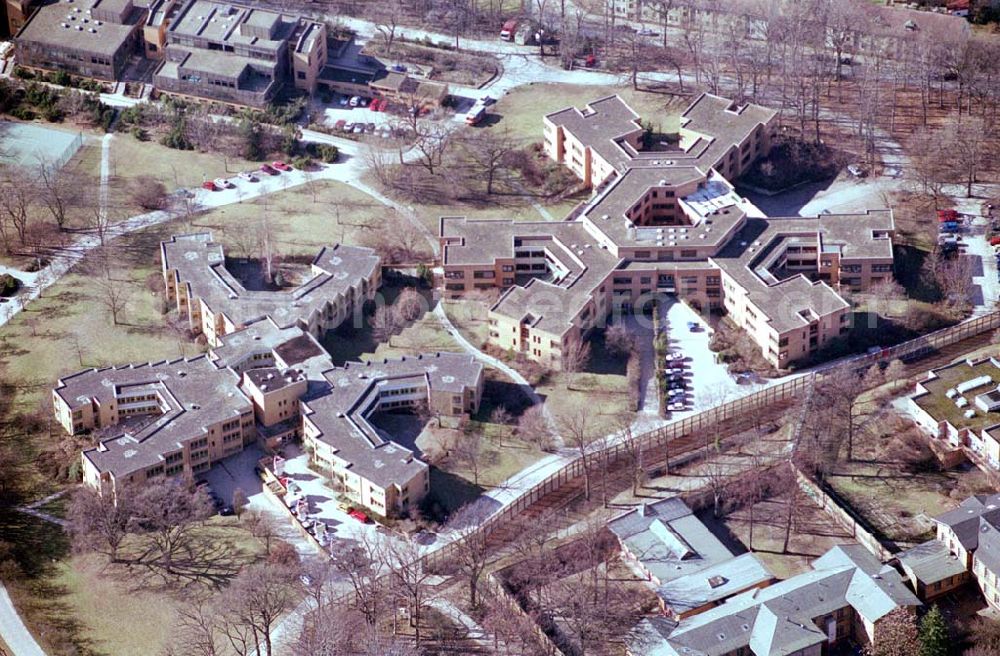 Aerial image Berlin - Reinickendorf - Gelände der Karl-Bonhoeffer-Nervenklinik am gleichnamigen S-und U-Bahnhof an der Oranienburger Straße / Eichborndamm in Berlin Reinickendorf, nordöstlich des Flughafens Berlin-Tegel.