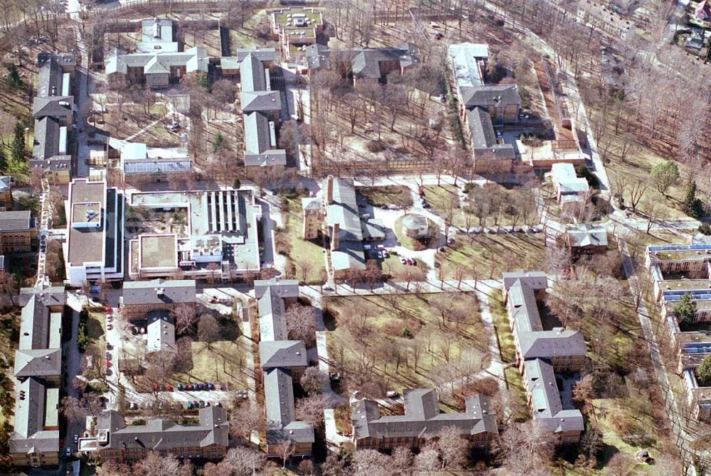 Berlin - Reinickendorf from the bird's eye view: Gelände der Karl-Bonhoeffer-Nervenklinik am gleichnamigen S-und U-Bahnhof an der Oranienburger Straße / Eichborndamm in Berlin Reinickendorf, nordöstlich des Flughafens Berlin-Tegel.