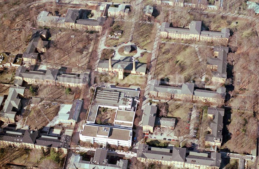 Aerial photograph Berlin - Reinickendorf - Gelände der Karl-Bonhoeffer-Nervenklinik am gleichnamigen S-und U-Bahnhof an der Oranienburger Straße / Eichborndamm in Berlin Reinickendorf, nordöstlich des Flughafens Berlin-Tegel.