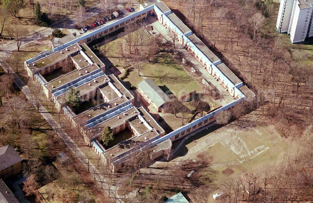 Aerial photograph Berlin - Reinickendorf - Gelände der Karl-Bonhoeffer-Nervenklinik am gleichnamigen S-und U-Bahnhof an der Oranienburger Straße / Eichborndamm in Berlin Reinickendorf, nordöstlich des Flughafens Berlin-Tegel.