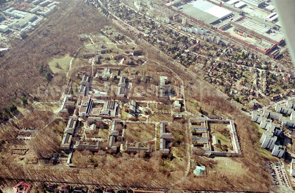 Aerial image Berlin - Reinickendorf - Gelände der Karl-Bonhoeffer-Nervenklinik am gleichnamigen S-und U-Bahnhof an der Oranienburger Straße / Eichborndamm in Berlin Reinickendorf, nordöstlich des Flughafens Berlin-Tegel.