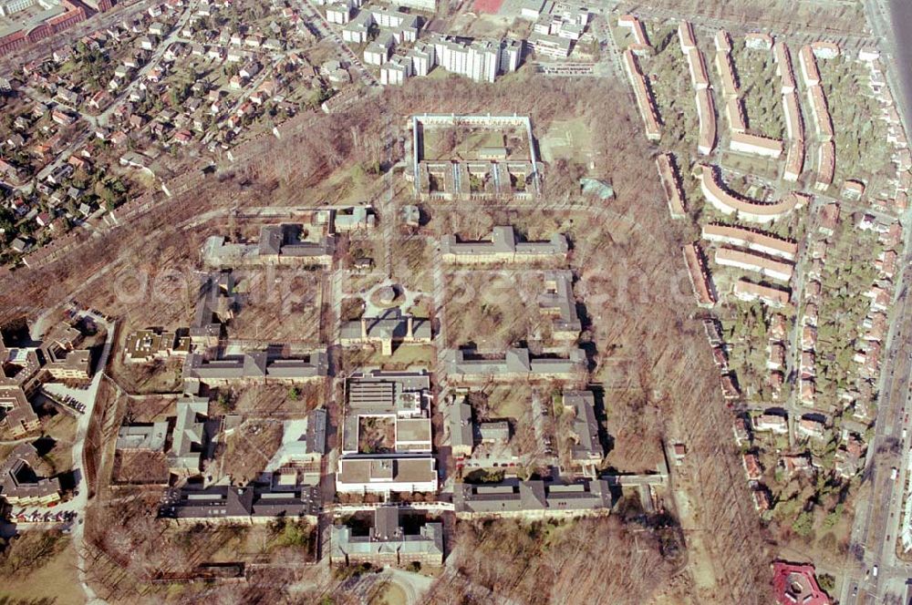 Berlin - Reinickendorf from above - Gelände der Karl-Bonhoeffer-Nervenklinik am gleichnamigen S-und U-Bahnhof an der Oranienburger Straße / Eichborndamm in Berlin Reinickendorf, nordöstlich des Flughafens Berlin-Tegel.