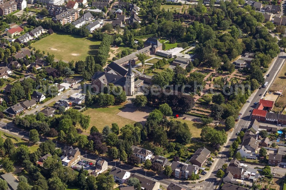 Aerial image Grevenbroich - Site of the Church of St. Stephen in Grevenbroich in North Rhine-Westphalia