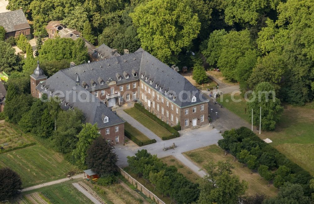 Aerial photograph Grevenbroich Langwaden - Grounds of the monastery Langwaden in Grevenbroich in North Rhine-Westphalia