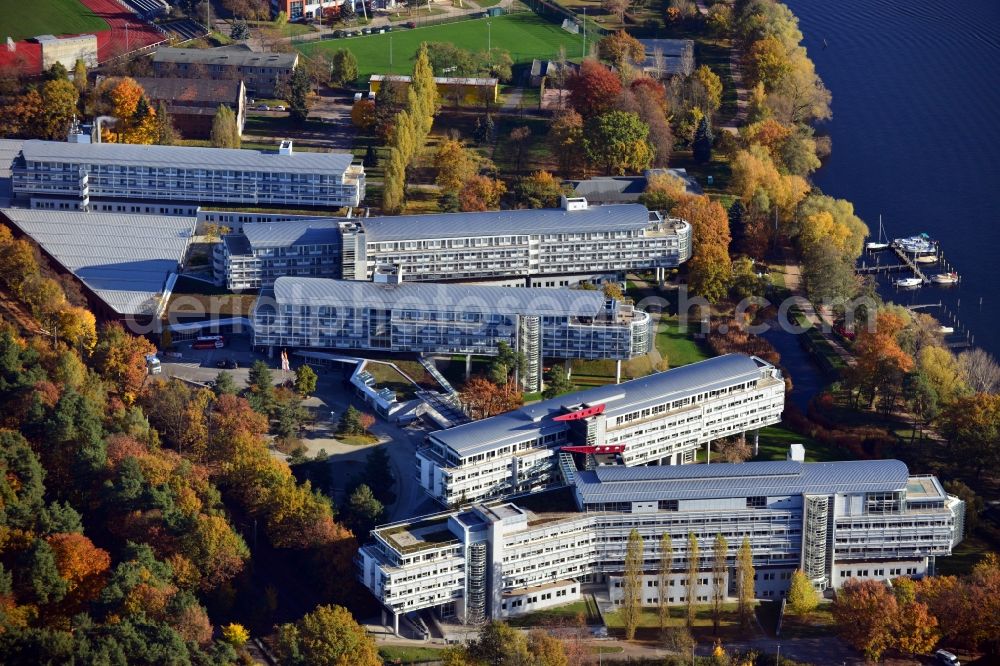 Aerial photograph Potsdam - View onto the area of the Kongresshotel (congressional hotel). It offers among others a gymnasium, a bowling alley, saunas, massages and restaurants