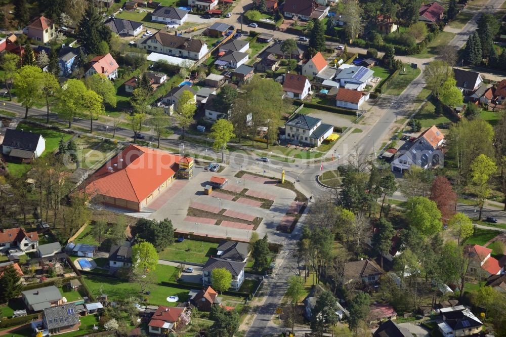 Falkensee from the bird's eye view: Site of the roundabout - ring on Havelländer street in Falkensee in Brandenburg