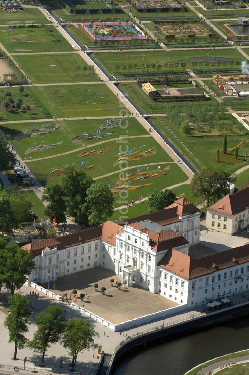 ORANIENBURG from above - Blick auf das Gelände der LAGA Landesgartenschau 2009 am Oranienburger Schloß. Landesgartenschau Oranienburg 2009 GmbH, Breite Straße 1, 16515 Oranienburg, Tel.: 0 33 01-60 0-8 30