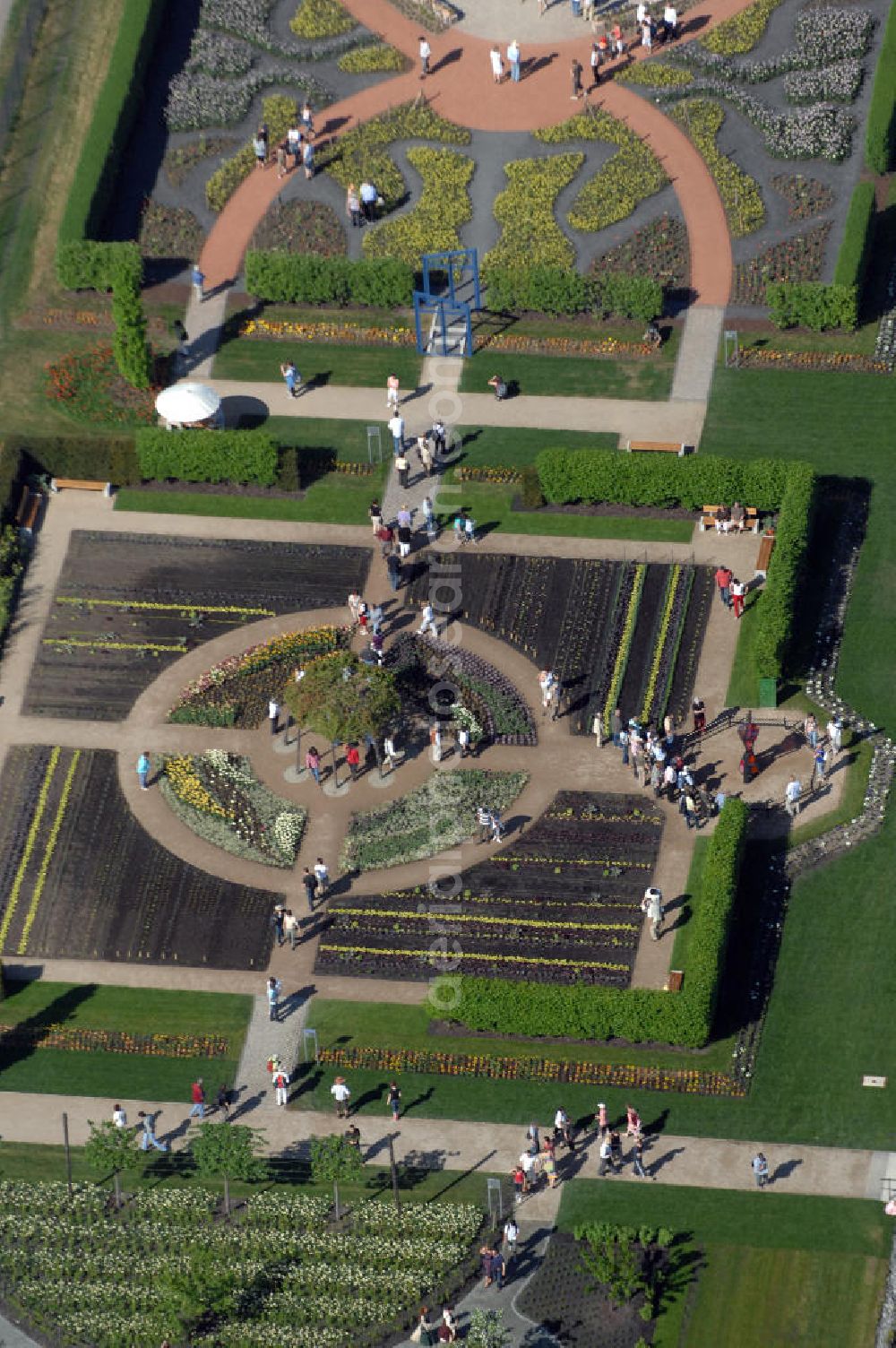 Aerial photograph ORANIENBURG - Blick auf das Gelände der LAGA Landesgartenschau 2009 am Oranienburger Schloß. Landesgartenschau Oranienburg 2009 GmbH, Breite Straße 1, 16515 Oranienburg, Tel.: 0 33 01-60 0-8 30