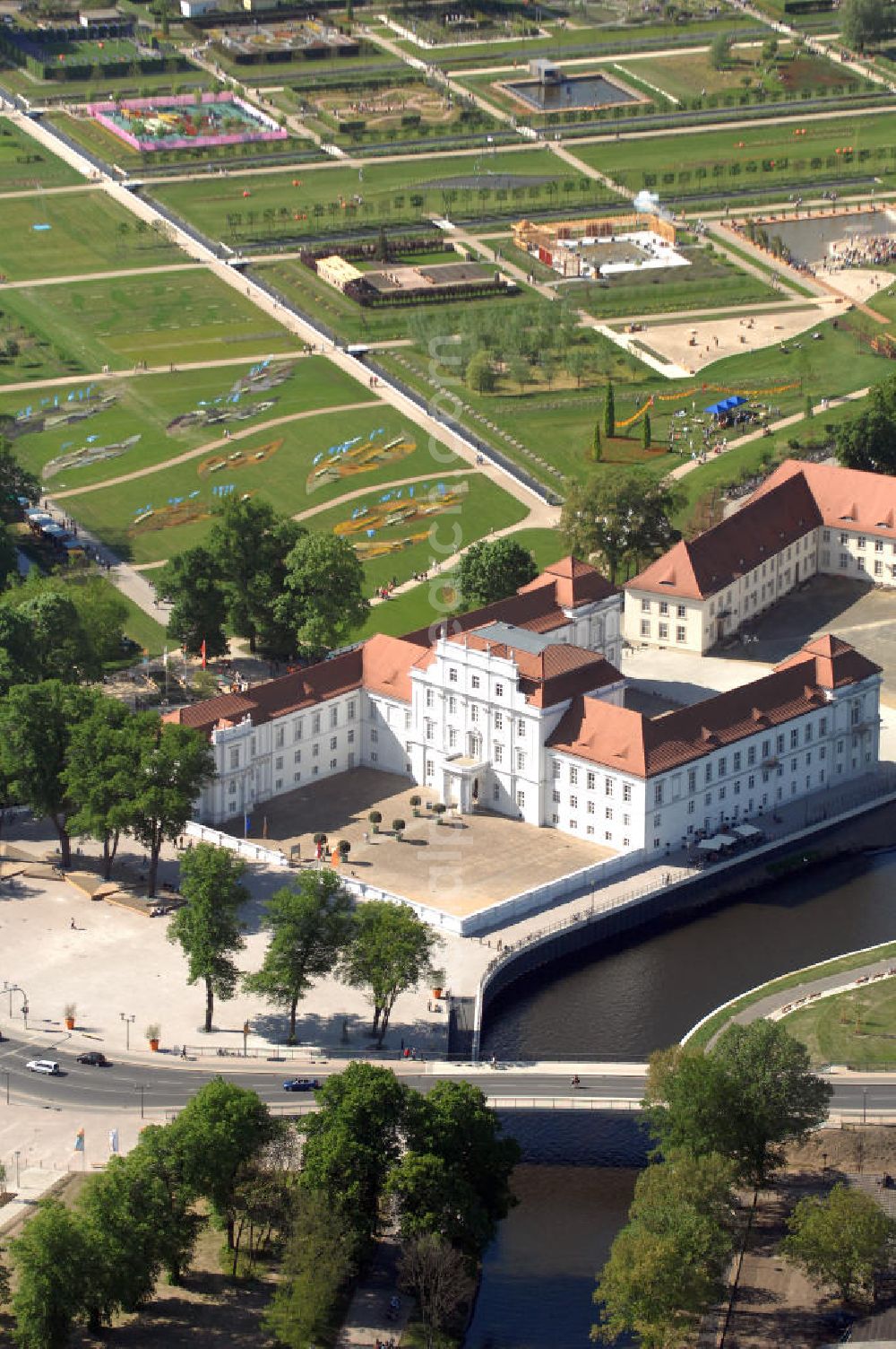 Aerial photograph ORANIENBURG - Blick auf das Gelände der LAGA Landesgartenschau 2009 am Oranienburger Schloß. Landesgartenschau Oranienburg 2009 GmbH, Breite Straße 1, 16515 Oranienburg, Tel.: 0 33 01-60 0-8 30