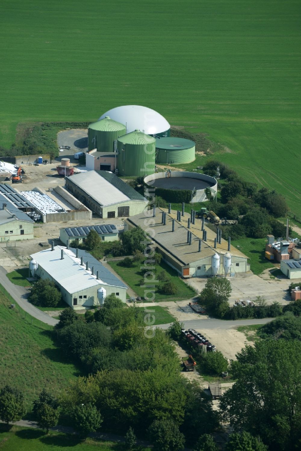 Zschettgau from above - Farm on the edge of Zschettgau in the state of Saxony. The site includes several halls, buildings and silos