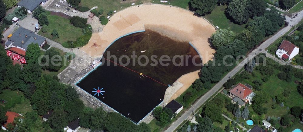 Berlin Mahlsdorf from above - Terrain and sun-meadows by the pool of Werner- Bad in Berlin Mahlsdorf