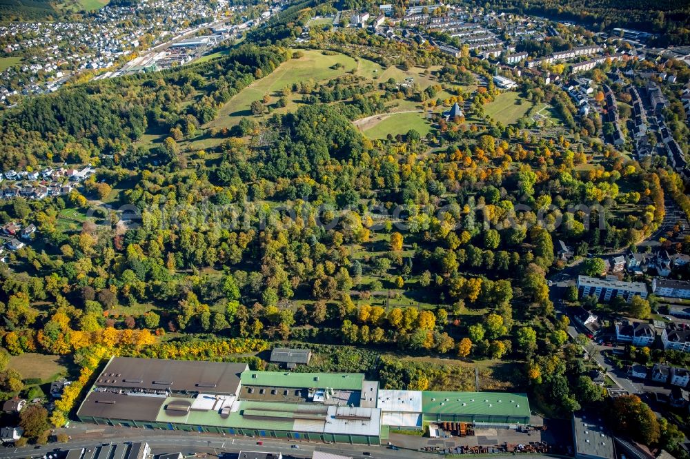 Aerial image Siegen - Grounds of the Lindenbergcemetery at the federal road B54 in Siegen in the state North Rhine-Westphalia