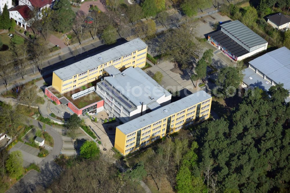 Falkensee from the bird's eye view: Grounds of the Lise-Meitner Gymnasium at Ruppin street in Falkensee in Brandenburg