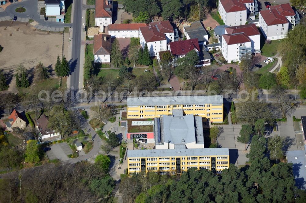 Aerial photograph Falkensee - Grounds of the Lise-Meitner Gymnasium at Ruppin street in Falkensee in Brandenburg