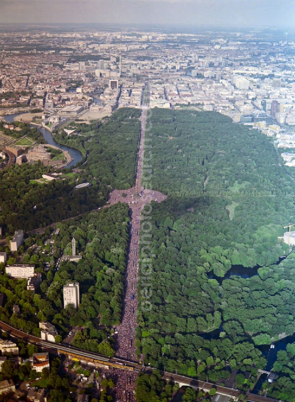 Berlin from the bird's eye view: Participant of the Loveparade music festival on the event concert area at the Grosser Stern - Victory Column - Sttrasse on June 17th in the district of Tiergarten in Berlin, Germany